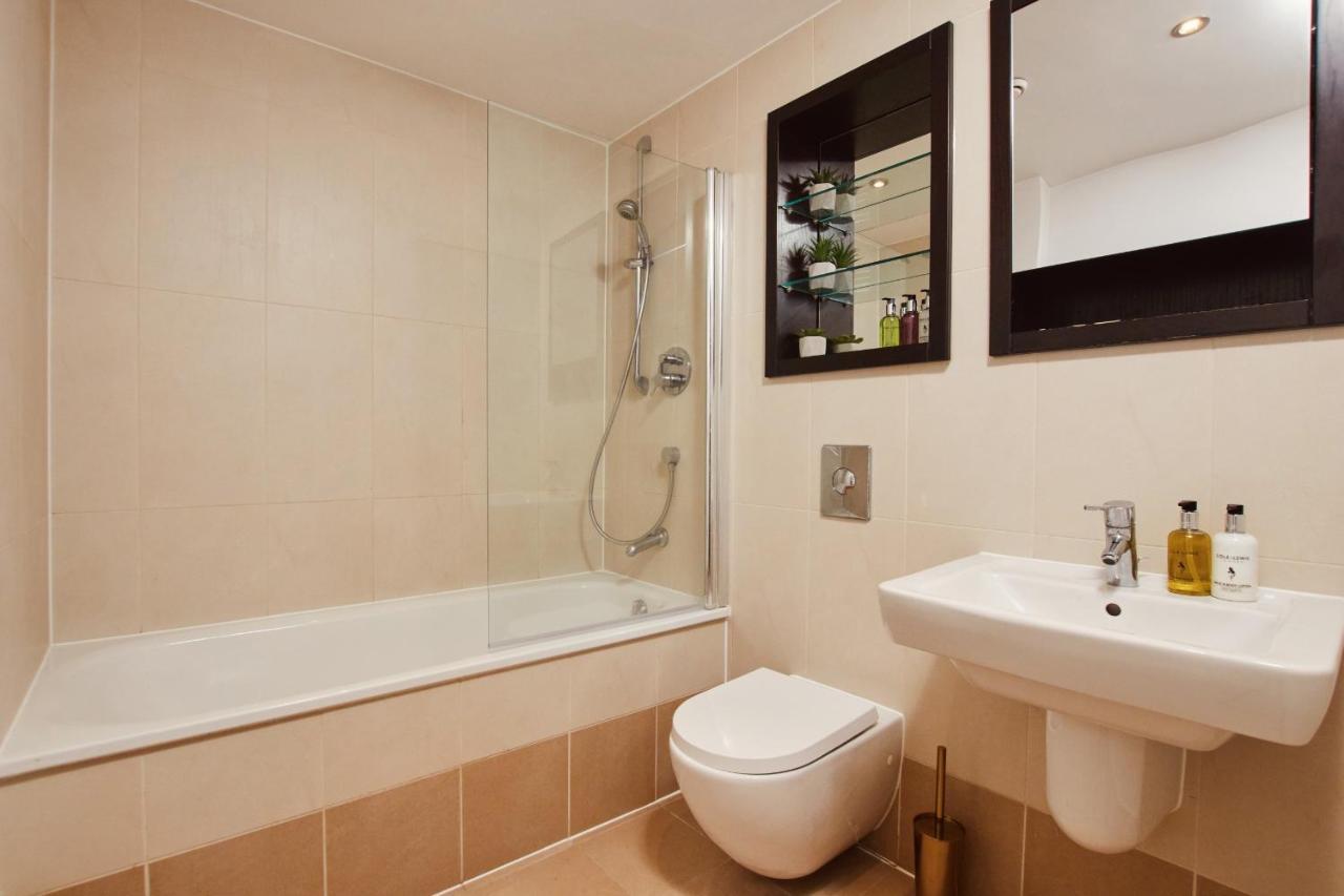 King Deluxe City Apt Large Space& Free Parking! No Balcony Лидс Экстерьер фото