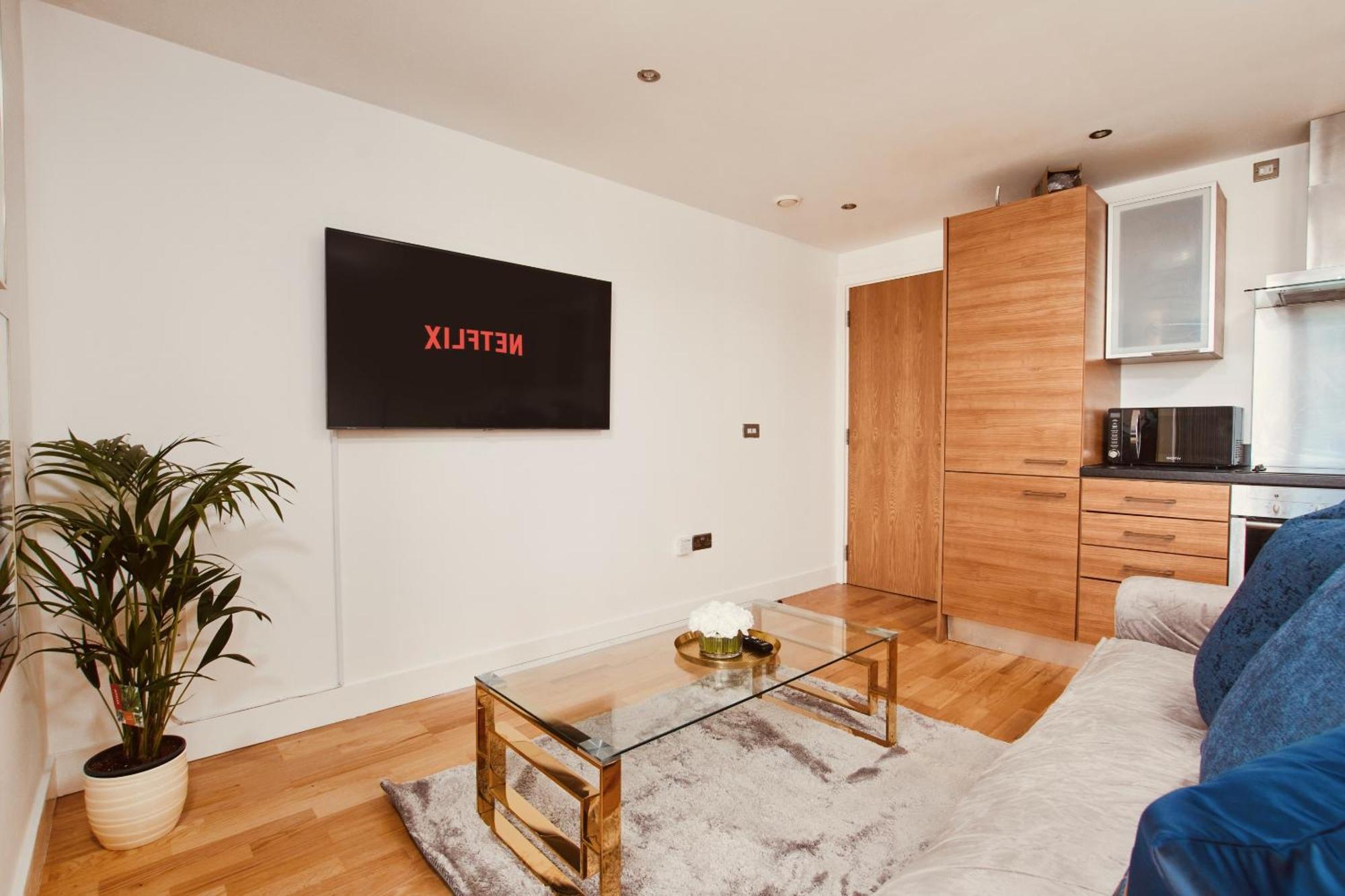 King Deluxe City Apt Large Space& Free Parking! No Balcony Лидс Экстерьер фото