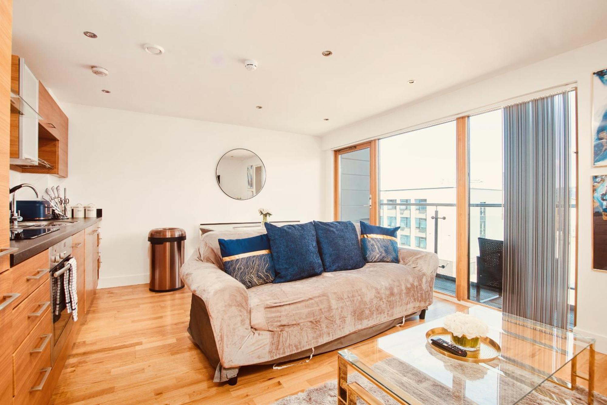 King Deluxe City Apt Large Space& Free Parking! No Balcony Лидс Экстерьер фото